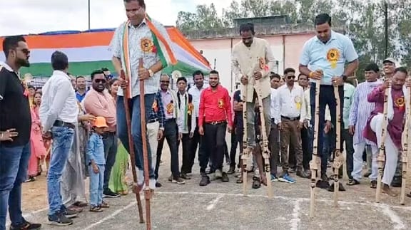 छत्तीसगढ़िया ओलंपिक का मंत्री मोहन मरकाम ने किया शुभारंभ, गेड़ी दौड़ में मंत्री रहे अव्वल; अफसर रह गए पीछे