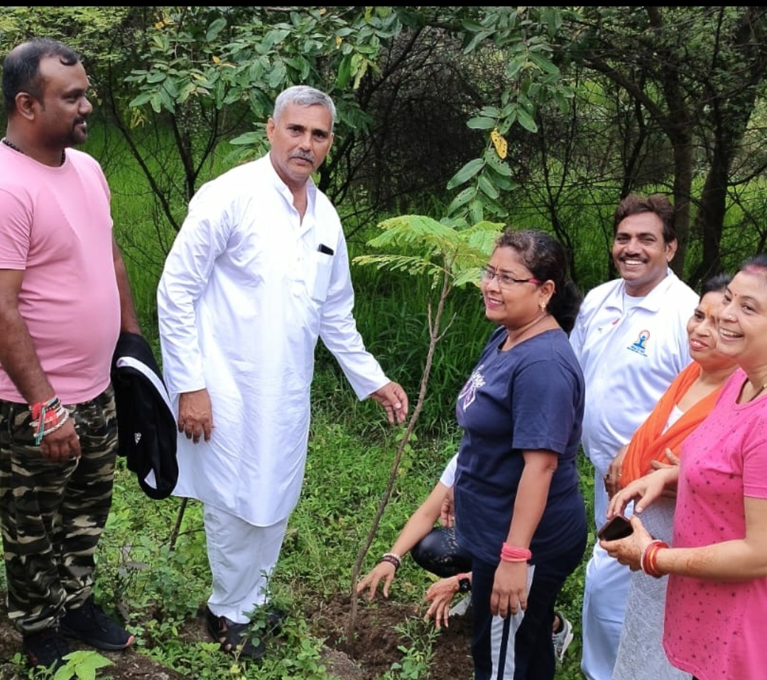 कुशाभाऊ ठाकरे वार्ड सड्डू के इंद्रा गार्डन में 44 वे निःशुल्क नियमित योगाभ्यास केंद्र का हुआ शुभारंभ