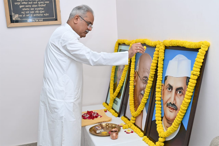 मुख्यमंत्री ने राष्ट्रपिता महात्मा गांधी, पूर्व प्रधानमंत्री स्वर्गीय लाल बहादुर शास्त्री और शायर हाजी हसन अली को उनकी जयंती पर किया नमन