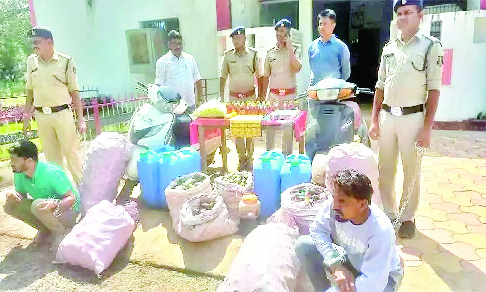 ढाबे में बनाई जा रही थी नकली शराब, पुलिस ने मारी रेड 