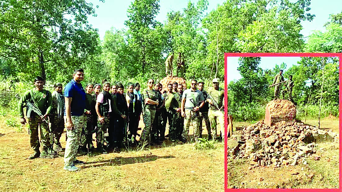 महिला कमांडो ने नक्सली स्मारक किया ध्वस्त, घने जंगलों में सर्च ऑपरेशन