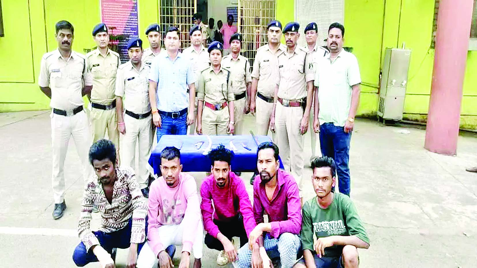 तलवार-फरसा लहराने वाले गिरफ्तार, वायरल वीडियो पर पुलिस ने लिया तत्काल एक्शन 