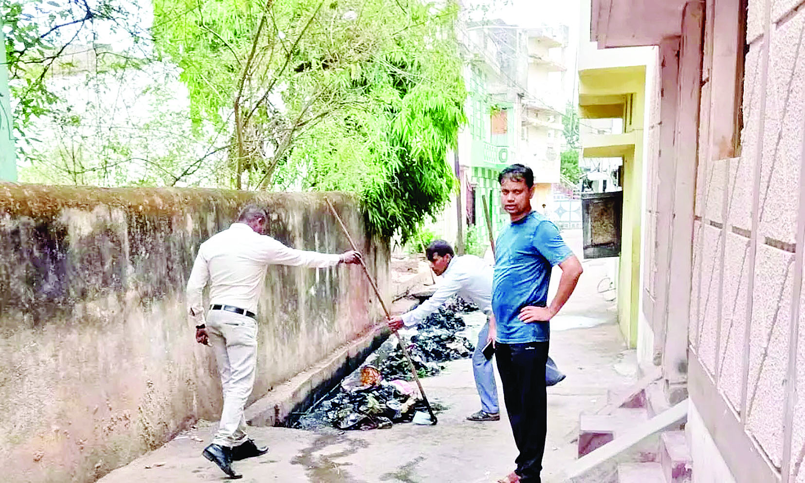 नाली जाम करने वालों पर कार्रवाई, पालिका ने वसूला 3 हजार रुपए जुर्माना 