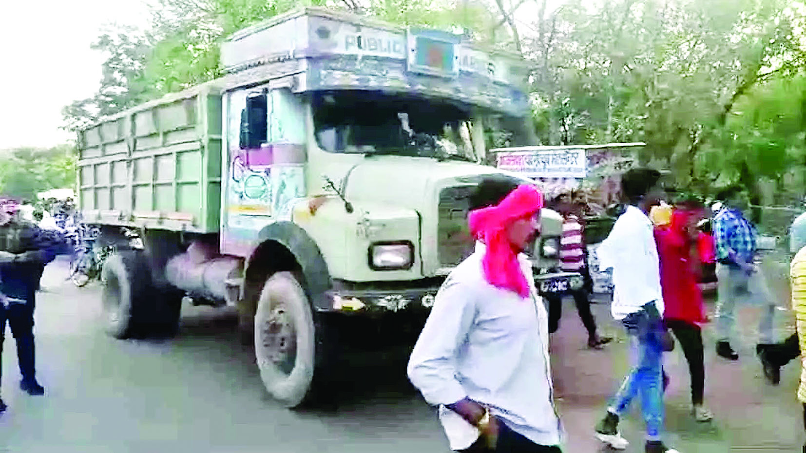 ट्यूशन जा रही छात्रा को ट्रक ने कुचला, दर्दनाक मौत 