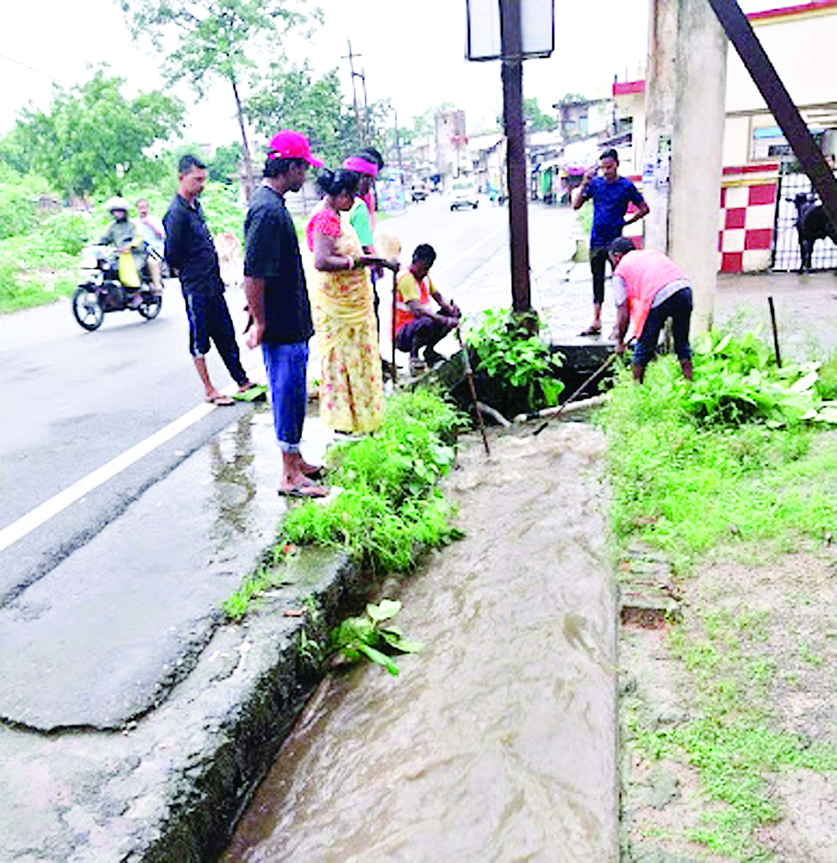 जलभराव से राहत के लिए नगर निगम की टीमें प्रभावित इलाकों में जुटी