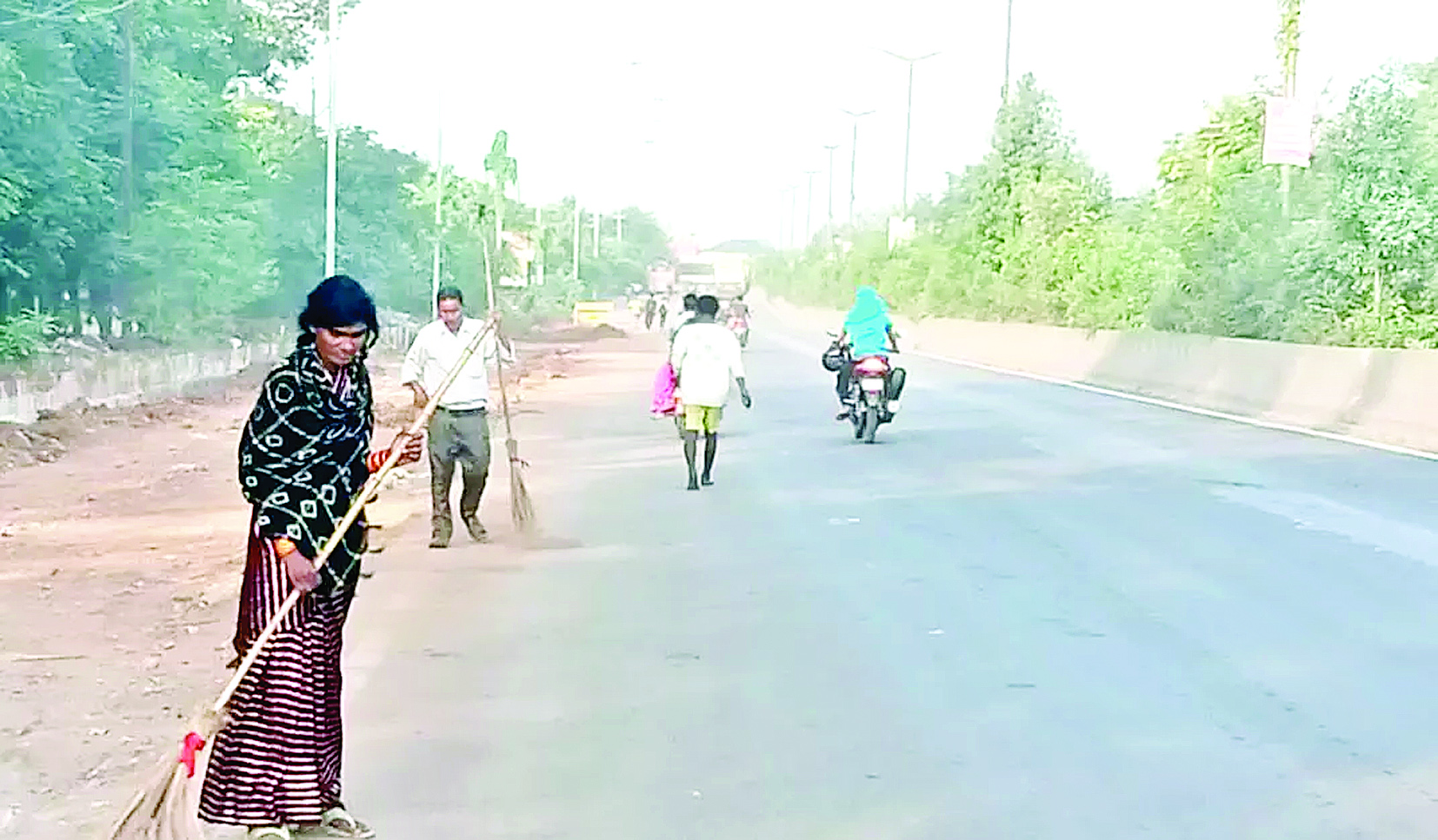 डोंगरगढ़ पदयात्रियों की सुविधा के लिए निरंतर की जा रही सफाई व्यवस्था