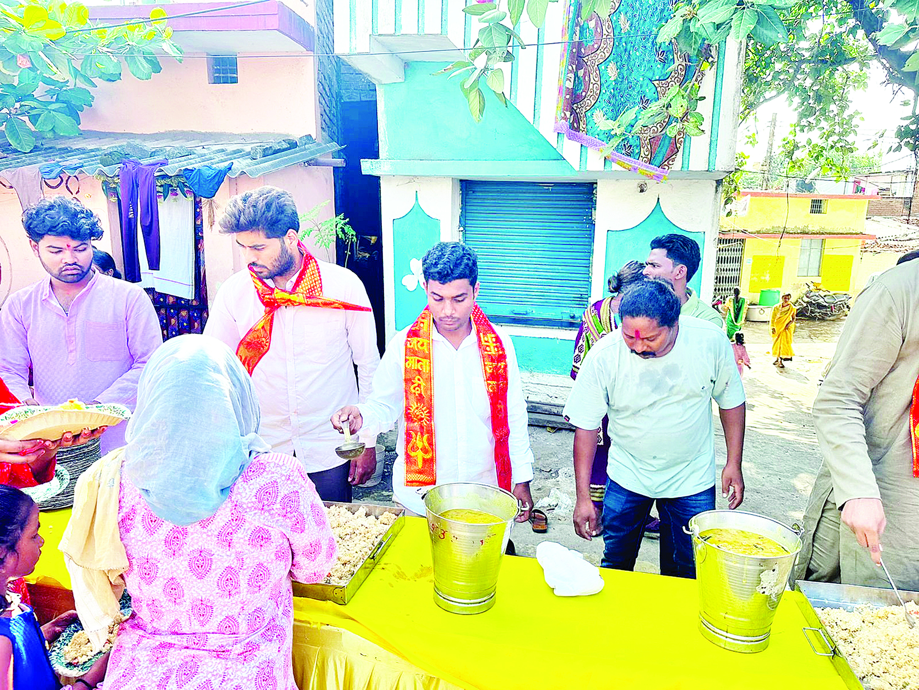 प्रदेश सचिव ताजुल अहमद जी द्वारा गुढिय़ारी में मां अंबे के आशीर्वाद से महाभंडारा का आयोजन कराया गया 