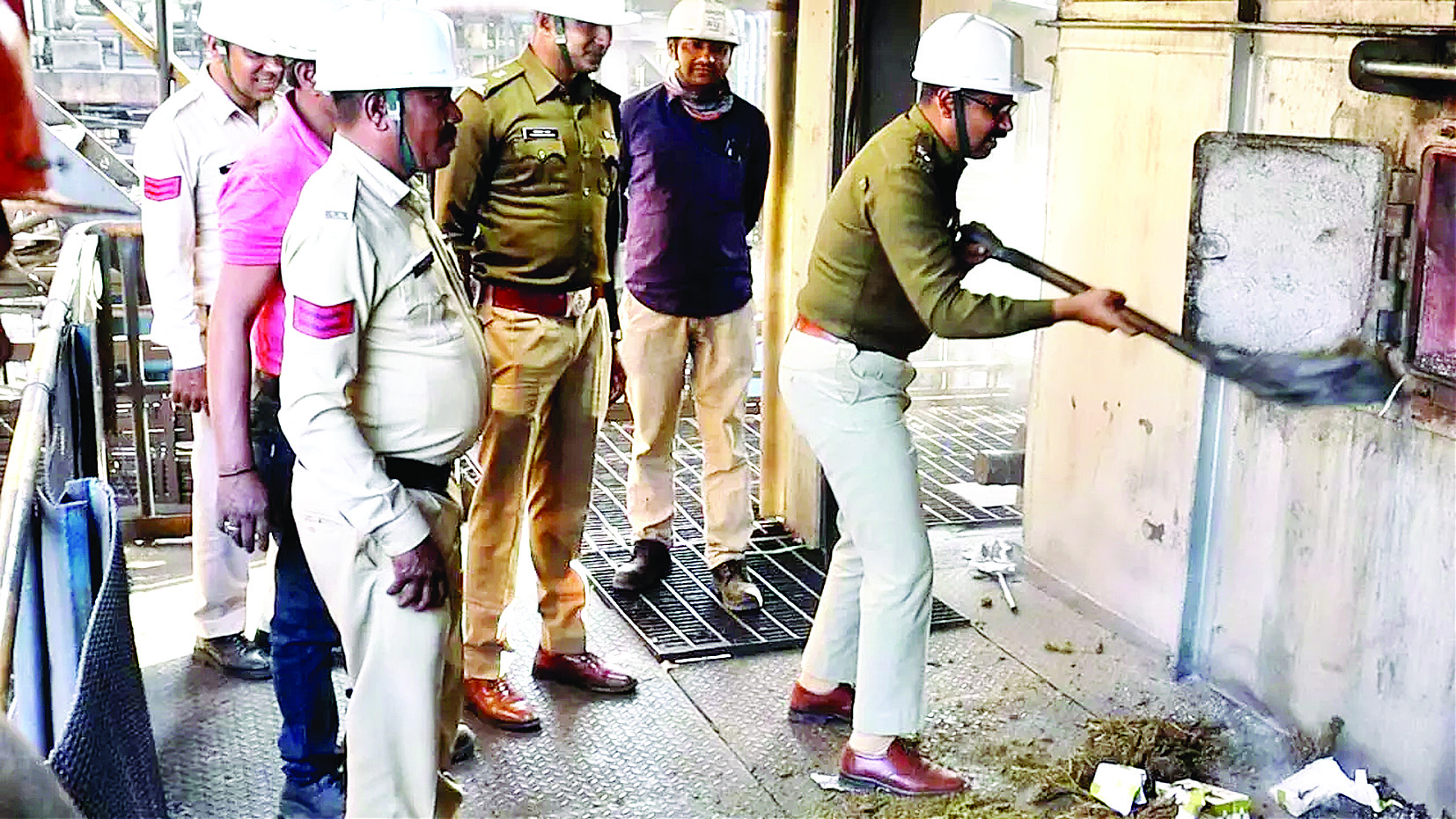 लाखों का गांजा-नशीली कैप्सूल को पुलिस ने किया नष्ट