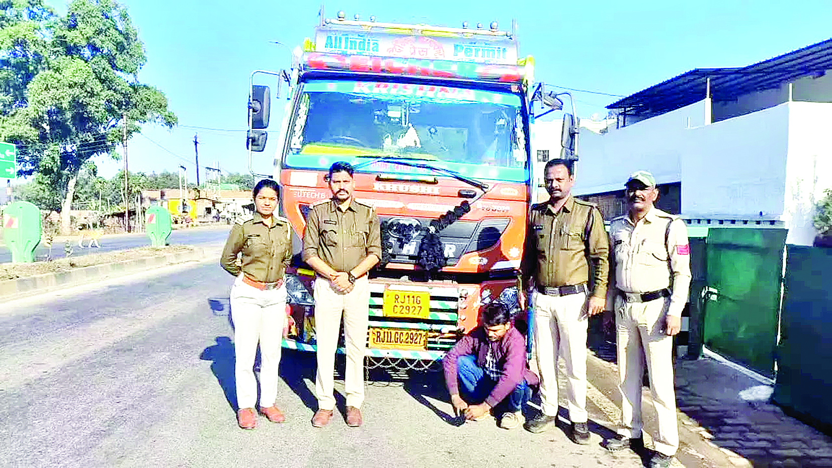 टमाटर गाड़ी से करोड़ों की शराब जब्त, कवर्धा और रायपुर में होनी थी सप्लाई 