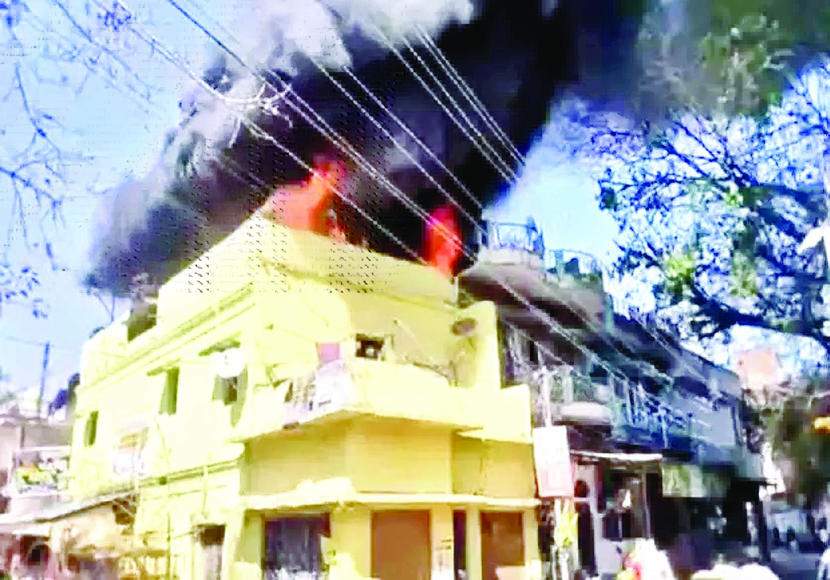 फूल व्यापारी के घर लगी भीषण आग, सामान जलकर राख 