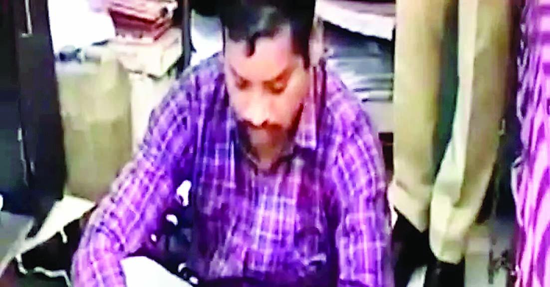 मतदान के दौरान पुलिसकर्मी से नशे में धुत नगर सैनिक ने की मारपीट, गिरफ्तार