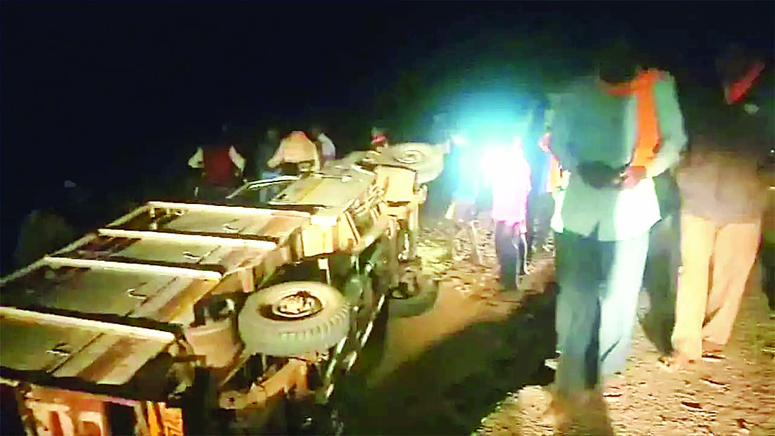 गरियाबंद में बड़ा हादसा, बोलेरो पलटने से 15 लोग घायल 