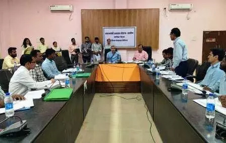 प्रधानमंत्री आवास योजना में धीमी प्रगति पर कलेक्टर सख्त, लापरवाह अधिकारियों पर होगी कार्यवाही