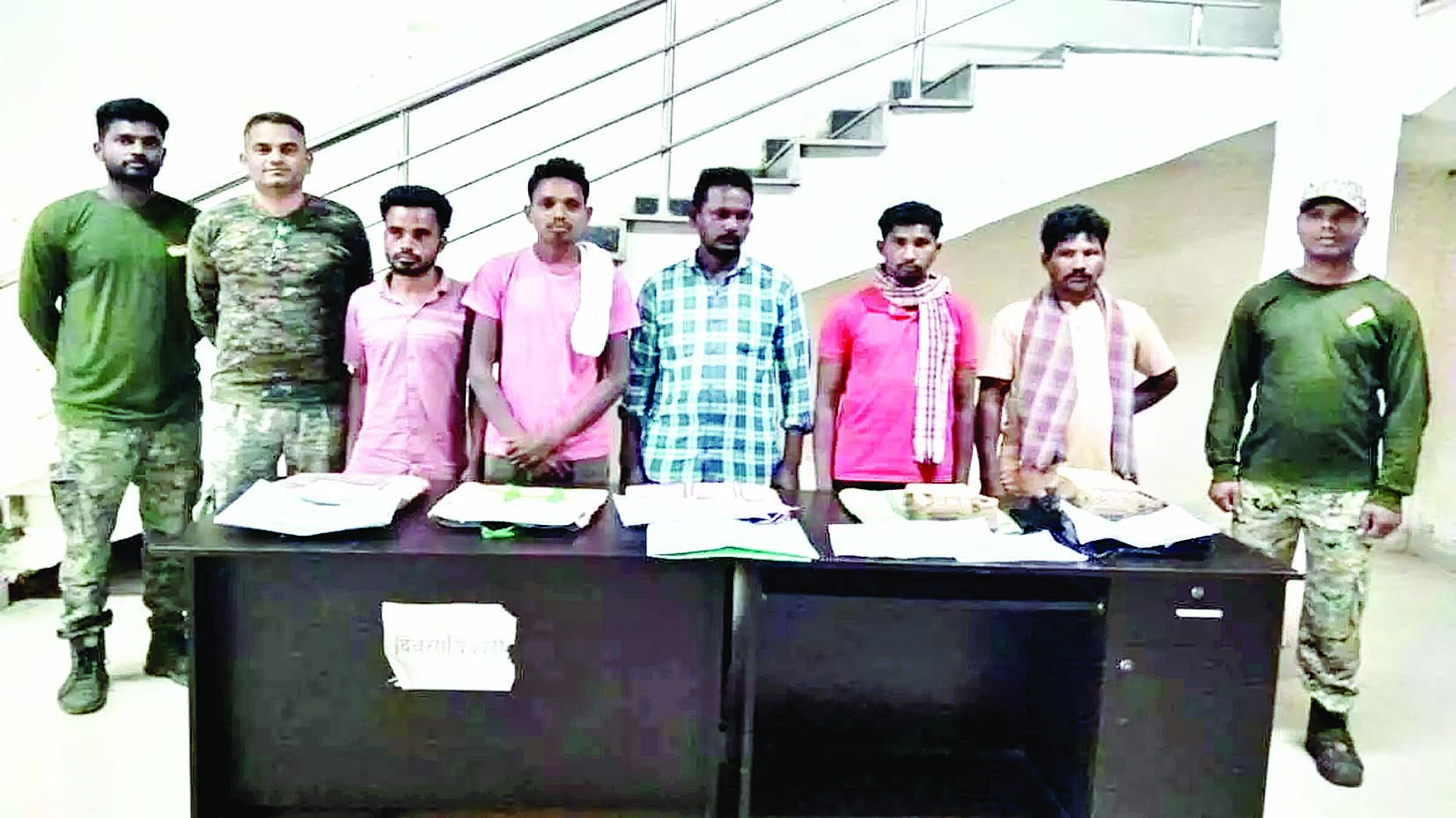 एक लाख के इनामी नक्सली सहित 5 गिरफ्तार 