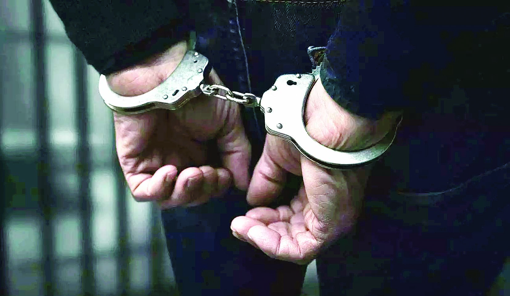 नग्न हालत में हथियार लेकर महिला के घर में घुसा युवक, गिरफ्तार