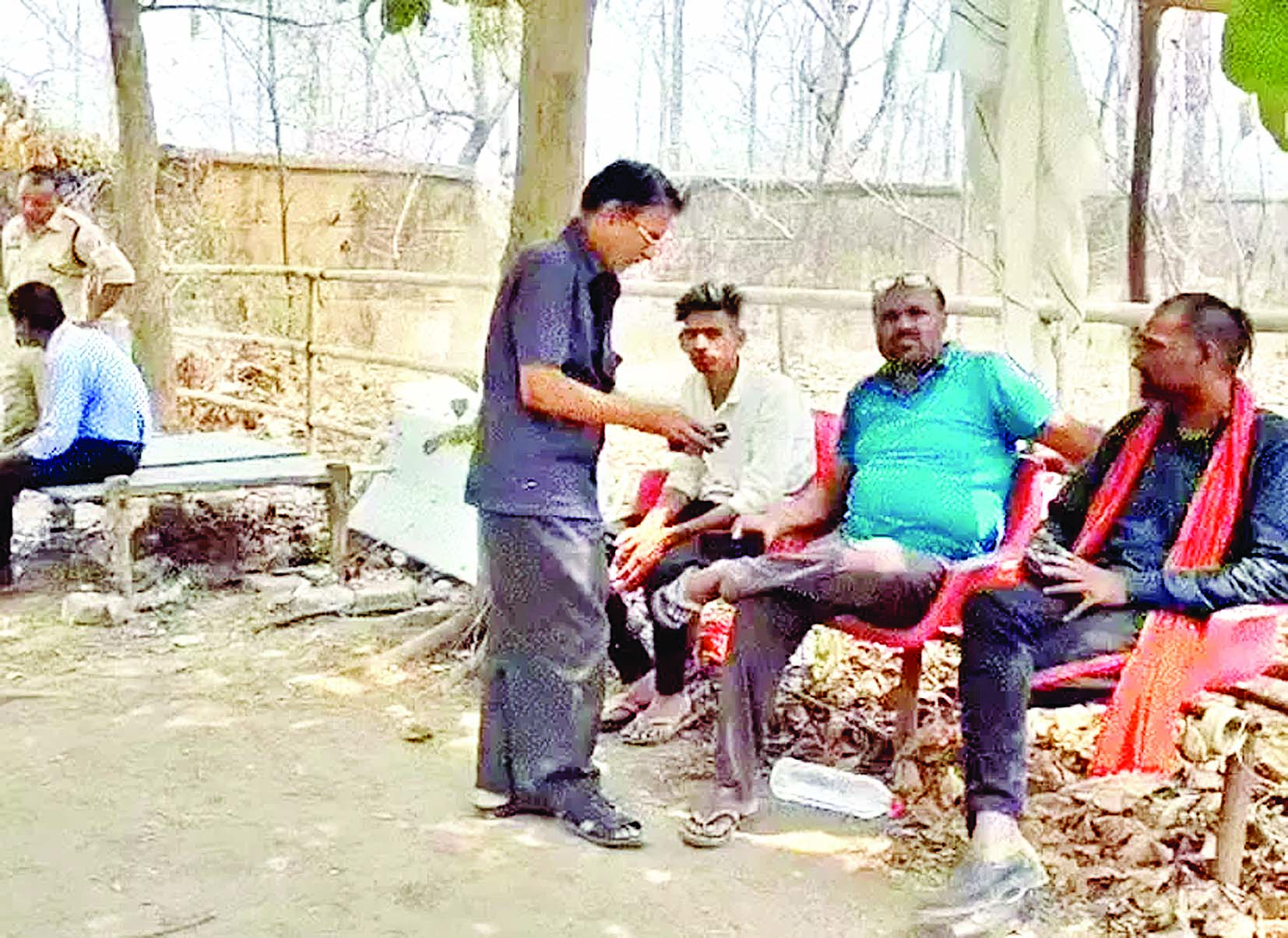 वीडियो कॉल में बात करने के बाद फंदे पर लटकी युवती, परिजन सदमें में 
