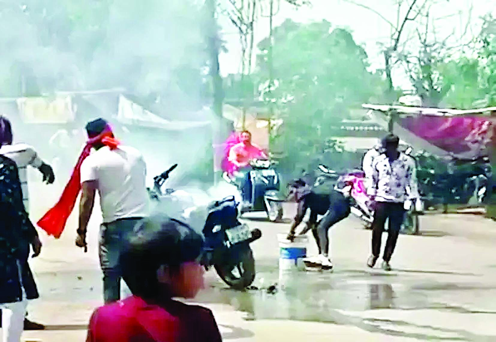 मंदिर जाते समय बाइक में लगी आग, काबू 