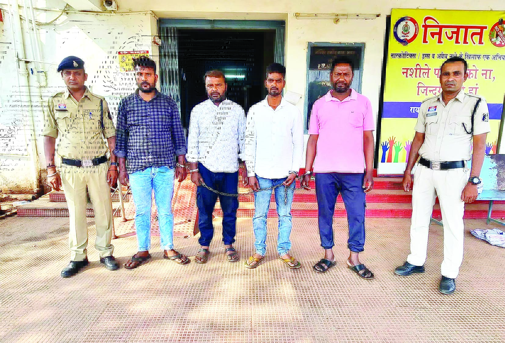 पुलिस ने मंदिर हसौद छापेमारी पर किया खुलासा, अवैध यार्ड का भंडाफोड़