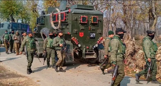 कुलगाम मुठभेड़ में दो जवान बलिदान, एक आतंकी ढेर