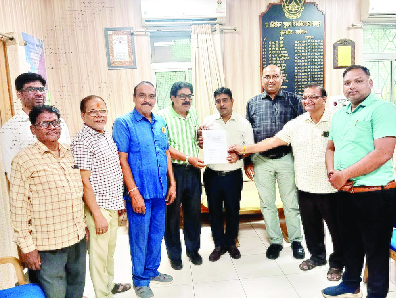 पंडित रवि शंकर शुक्ल वि वि को A+  ग्रेड मिलने पर सभी वर्ग के कर्म चारियों में खुशी की लहर - प्रदीप मिश्र