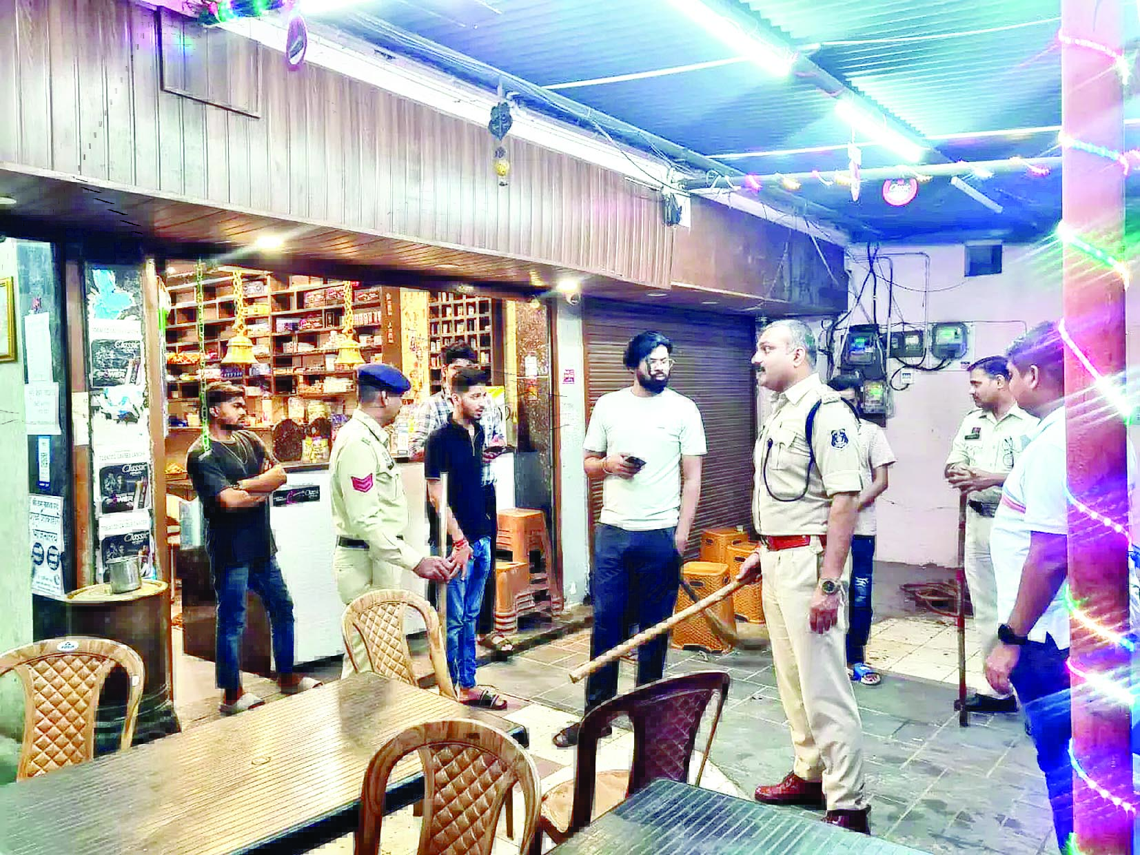 खम्हारडीह पुलिस का सरप्राइज चेकिंग अभियान, नशेबाजों-चाकूबाजों पर शिकंजा, बाइक चोर गिरफ्तार 