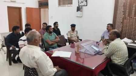 बिना लाइसेंस व हेलमेट ना करें वाहनों का विक्रय : एसडीएम