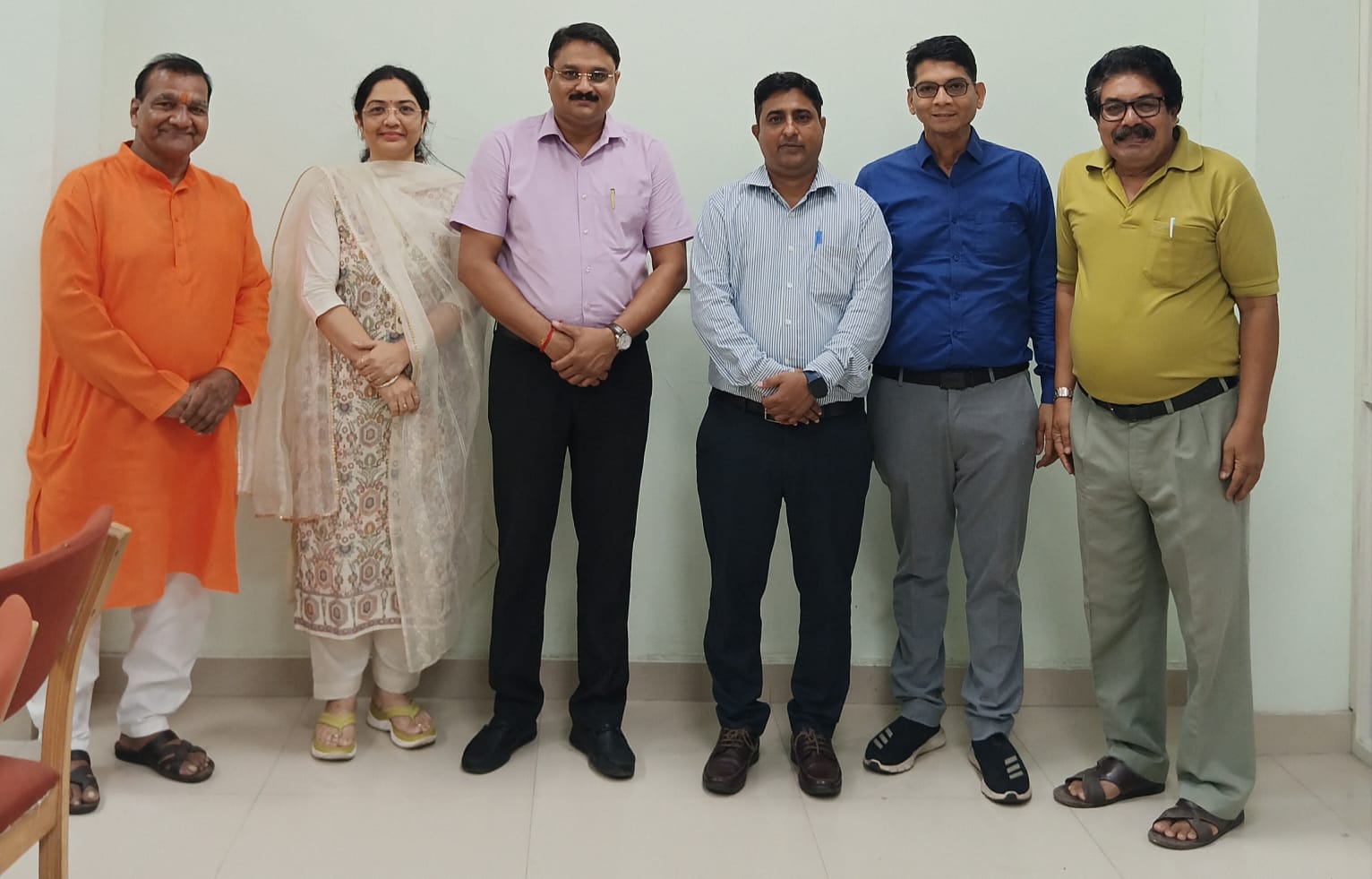 पंडित रविशंकर शुक्ल वि वि के सेवानिवृत कर्मचारियों ने विश्वविद्यालय के छः शिक्षकों के विश्व के शीर्ष दो प्रतिशत साइंटीस्टों में शामिल हुए उन्हे बधाई और शुभकामनाएं दिये - प्रदीप मिश्र