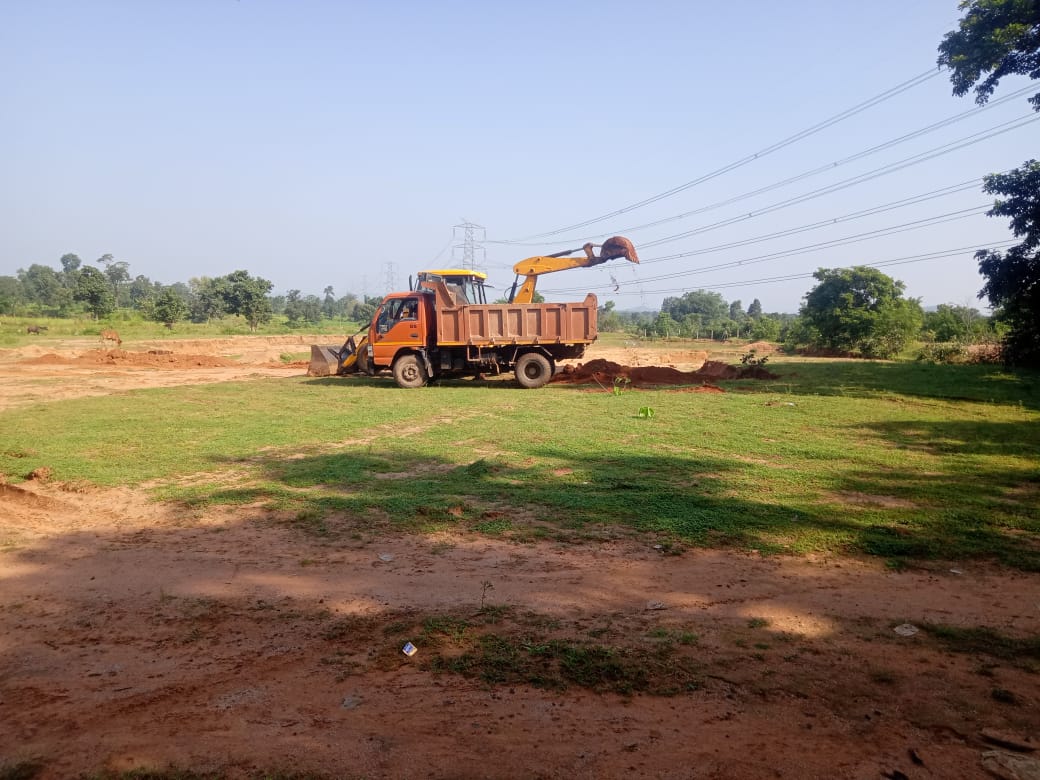 फत्तेगंज में गौशाला की जमीन से मुरूम खनन