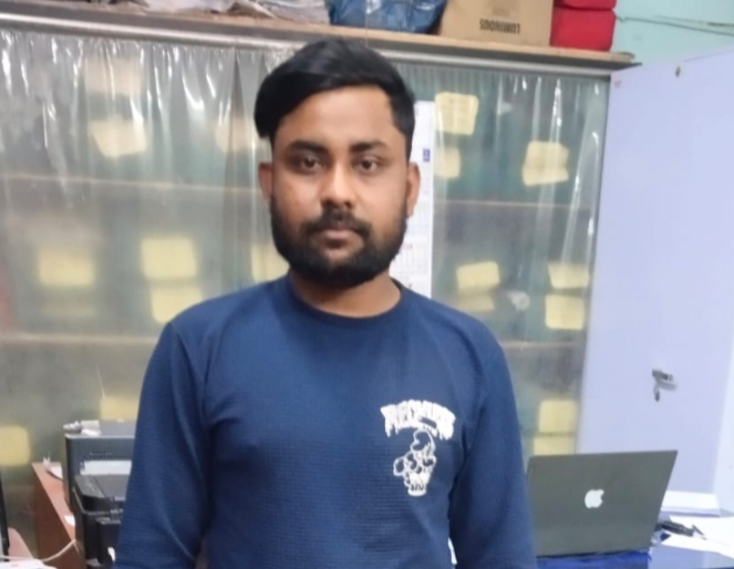 अवैध रूप से गांजा बिक्री करने ग्राहक तलाशते पकड़ा गया युवक...