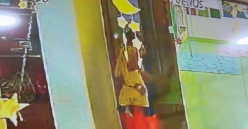 रायपुर के इस स्कूल में बच्चों के साथ अमानवीयता, यूनिफॉर्म न पहनने पर कमरे में किया गया बंद, 3 साल की बच्ची से मारपीट...