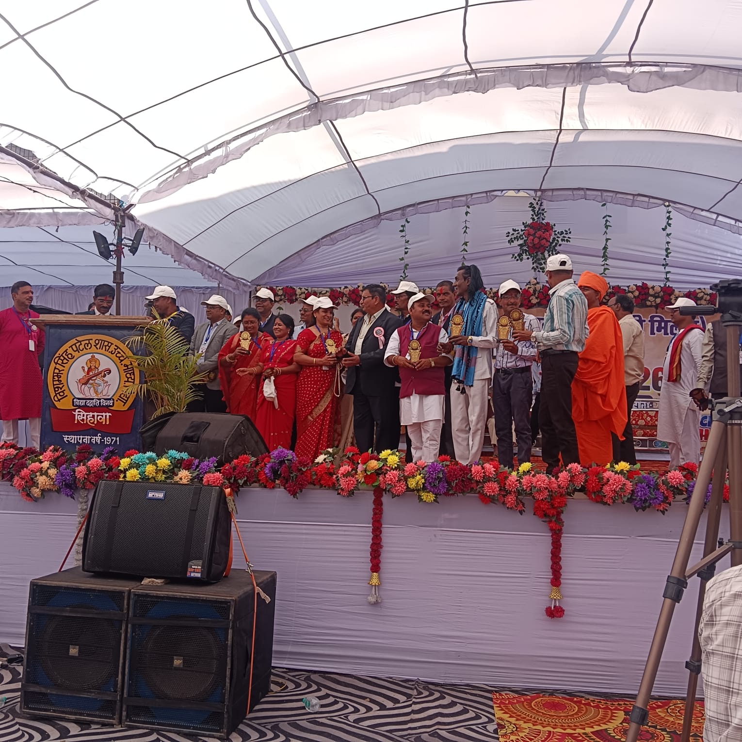 शासकीय उच्चतर माध्यमिक विद्यालय में हुआ भव्य संगी मिलन समारोह, पुर्व छात्र छात्राओं ने 7 लाख 57 हजार रुपए शाला के दिया गया....