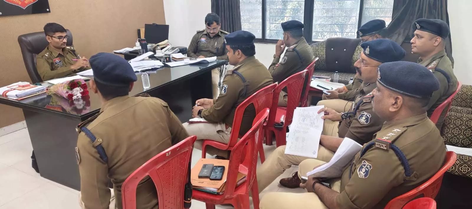 DCP पश्चिम जोन की क्राइम मीटिंग: अपराध नियंत्रण, त्वरित विवेचना और अवैध गतिविधियों पर सख्ती के निर्देश...