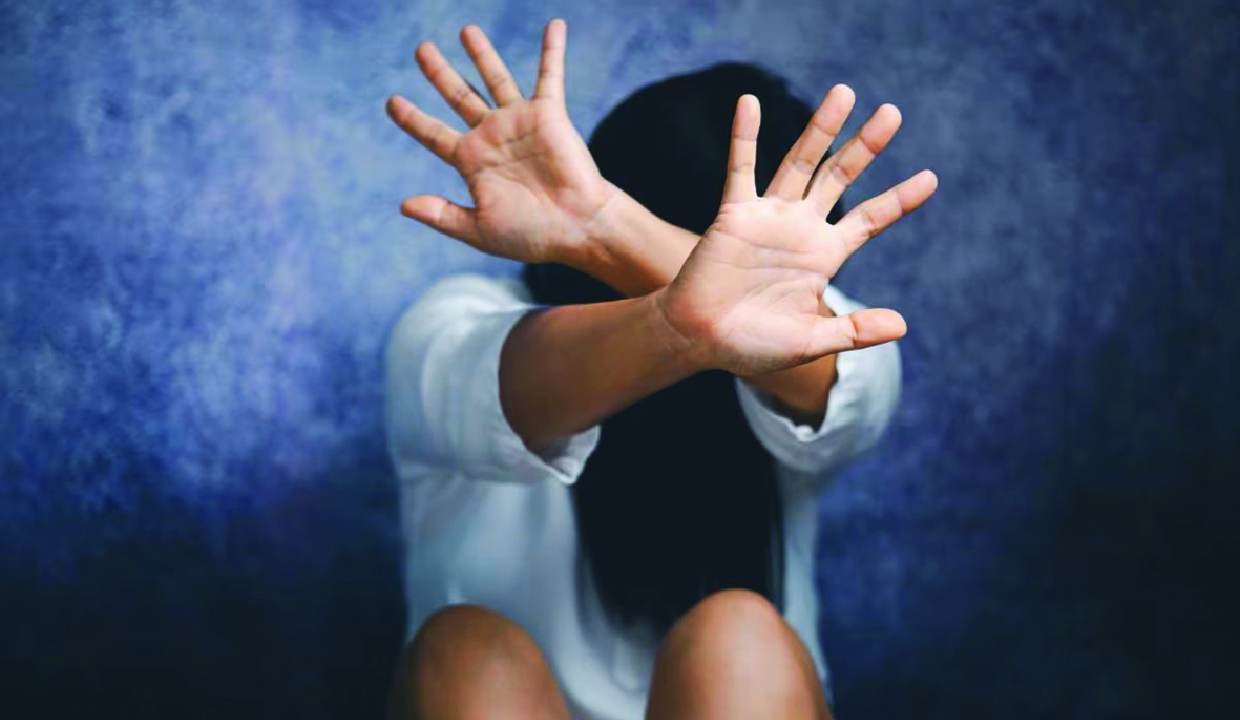 आमानाका के होटल में युवती से रेप, ब्लैकमेल कर आरोपी ने बनाया शारीरिक संबंध...