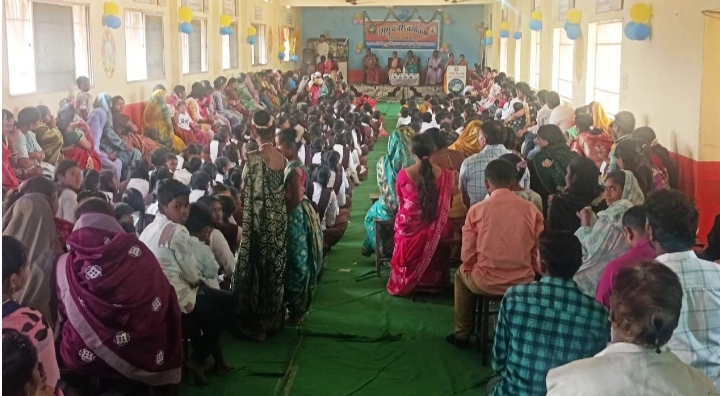 बागबाहरा में मातृ-पितृ दिवस एवं शिशु नगरी कार्यक्रम आयोजित, बच्चों ने माता-पिता पूजन कर दिया संदेश...