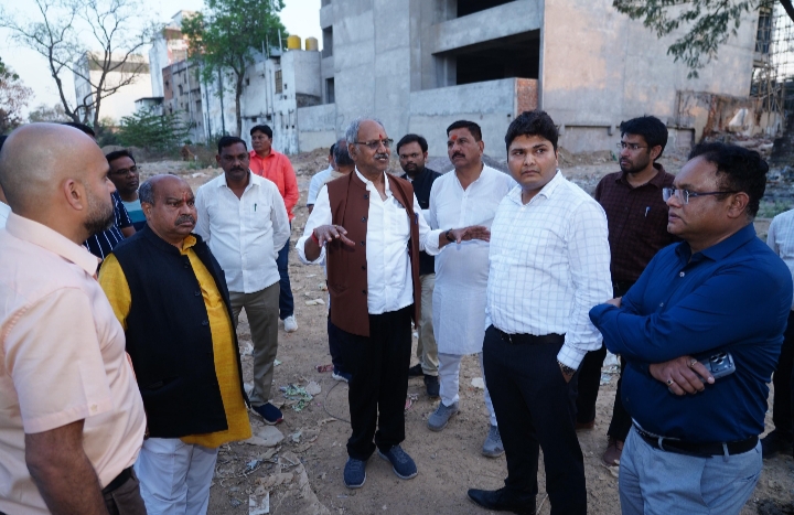 रायपुर की सूरत बदलने सड़क पर उतरे जनप्रिय सांसद बृजमोहन अग्रवाल...