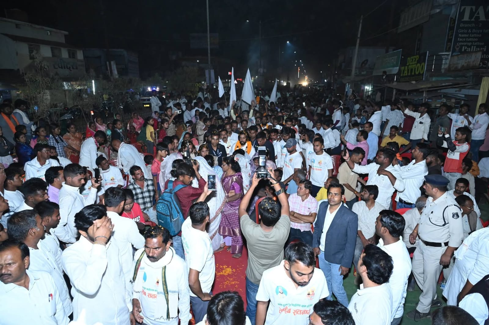 पलारी में उमड़ा आस्था का जनसैलाब "बोल रहा अब हिंदुस्तान, मनखे-मनखे एक समान" के जयघोष के साथ भव्य स्वागत...