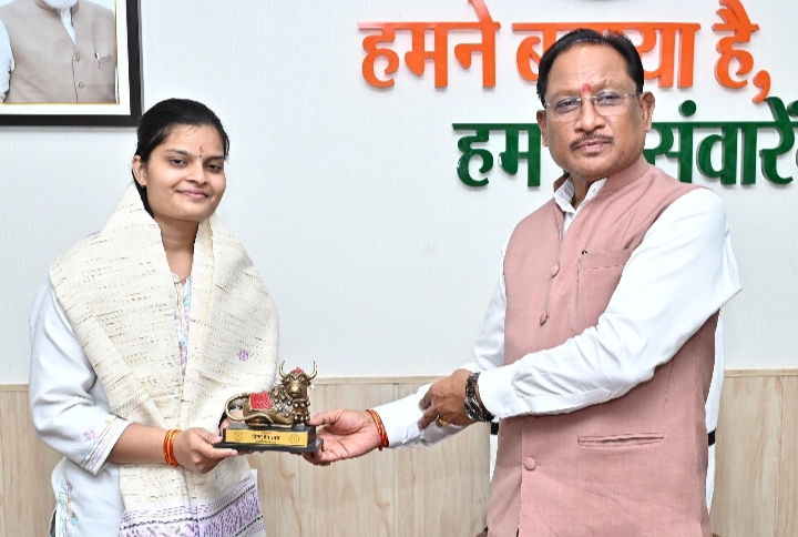 यूपीएससी सिविल सेवा परीक्षा में 35वीं रैंक प्राप्त करने वाली सुश्री वैभवी अग्रवाल को मुख्यमंत्री ने दी बधाई...