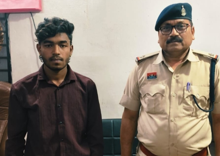 धारदार चाकू के साथ आरोपी महेंद्र टांडी उर्फ MD गिरफ्तार...