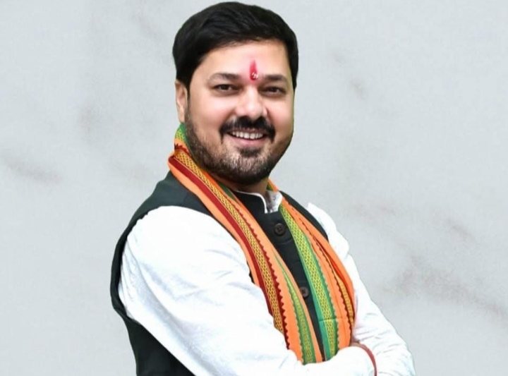 खरोरा के खिलाड़ियों के लिए बड़ी सौगात: विधायक अनुज शर्मा के प्रयासों से इंडोर स्टेडियम और खेल मैदान के लिए ₹3 करोड़ स्वीकृत...