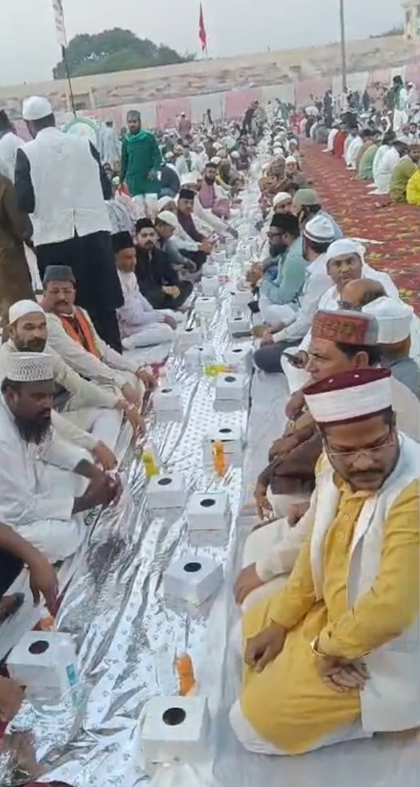 शाही रोजा इफ्तार मे उमड़े हजारों रोजेदार...