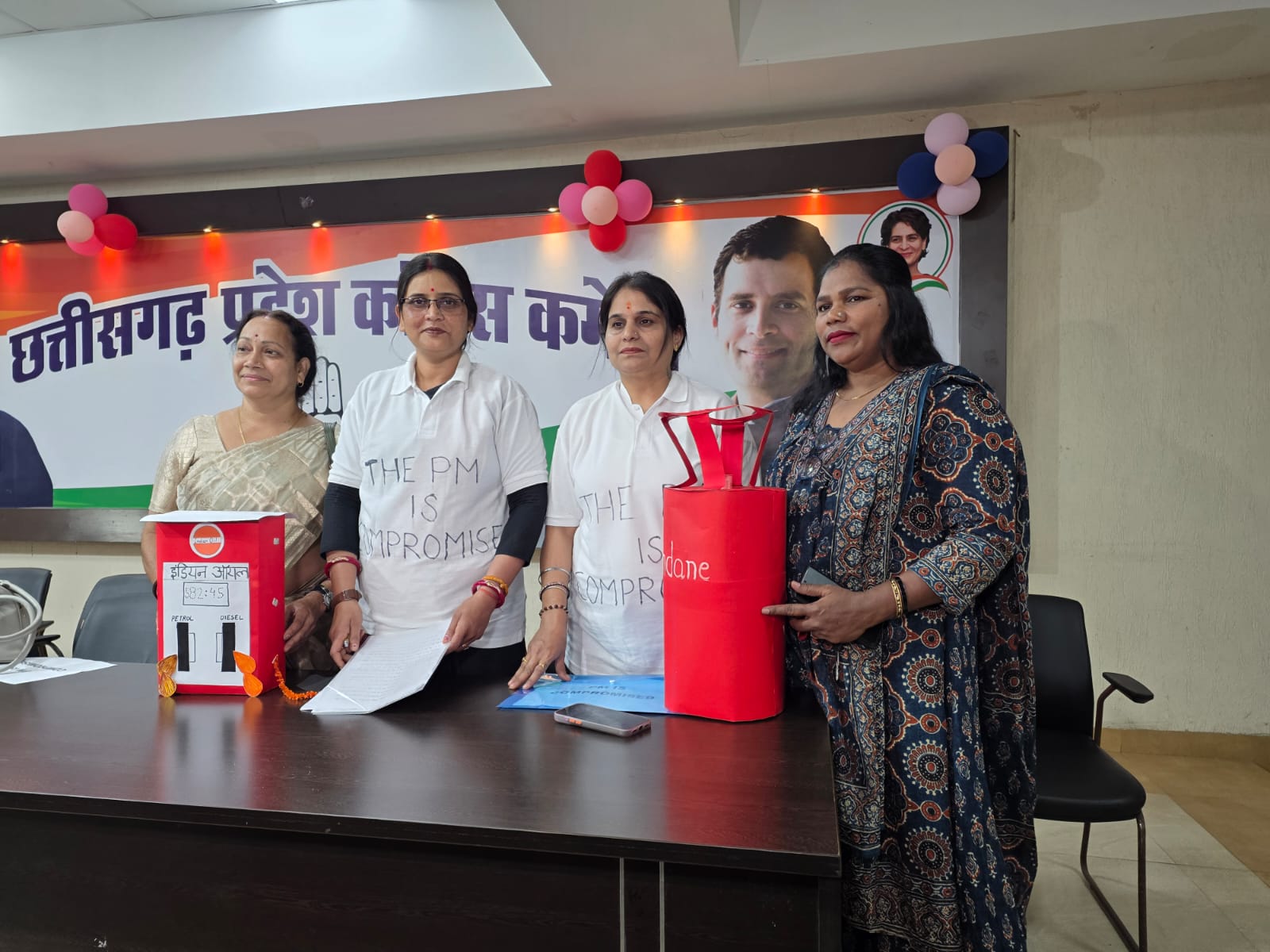 मोदी की अदूरदर्शिता के कारण देश परेशानी में...