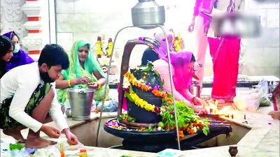 सावन का आज चौथा सोमवार, शिवालयों में श्रद्धालुओं की भीड़