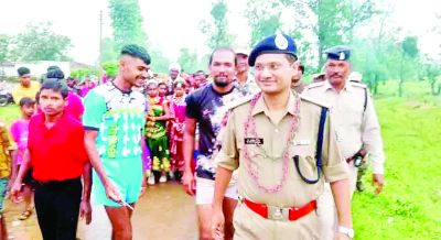कब्बडी स्पर्धा में पहुंचे आईपीएस अभिषेक पल्लव, ग्रामीणों ने किया गर्मजोशी से स्वागत