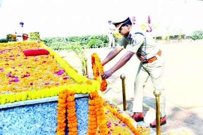 पुलिस स्मृति दिवस में शामिल हुए कलेक्टर और एसएसपी