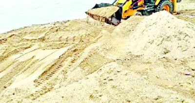 4 वाहन और 2 जेसीबी सीज, अवैध रेत परिवहन पर कार्रवाई