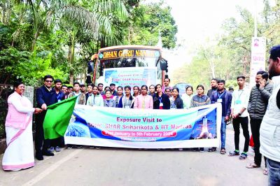CG के 43 मेधावी छात्र श्रीहरिकोटा और आईआईटी मद्रास के लिए रवाना