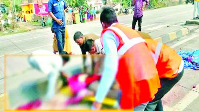 तेज रफ्तार अज्ञात वाहन ने दो युवकों को कुचला, ऑन द स्पॉट डेथ 