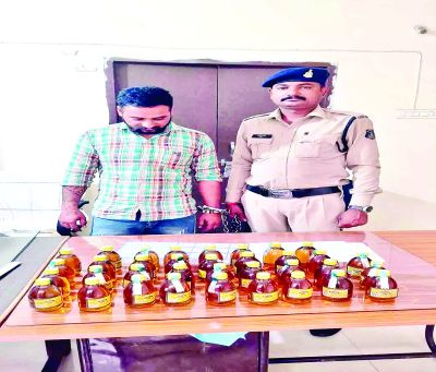 रायपुर में अवैध शराब बेचने वाला तस्कर गिरफ्तार 