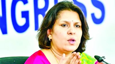 कांग्रेस नेत्री सुप्रिया श्रीनेत का विवादित बयान, नक्‍सलियों को बताया शहीद 