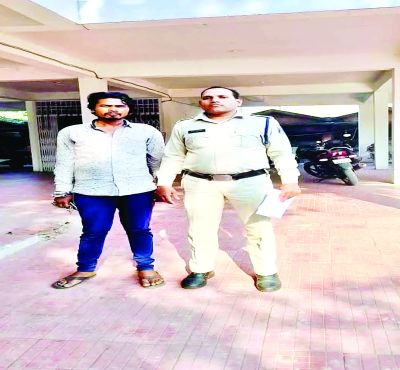 नारायणा हॉस्पिटल के पास चाकू लेकर घूमते युवक गिरफ्तार 